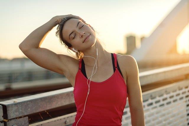 Enge Fallen? Probieren Sie diese 10-minütige Dehnungssequenz von einem Physiotherapeuten aus Enge Fallen? Probieren Sie diese 10-minütige Dehnungssequenz von einem Physiotherapeuten aus