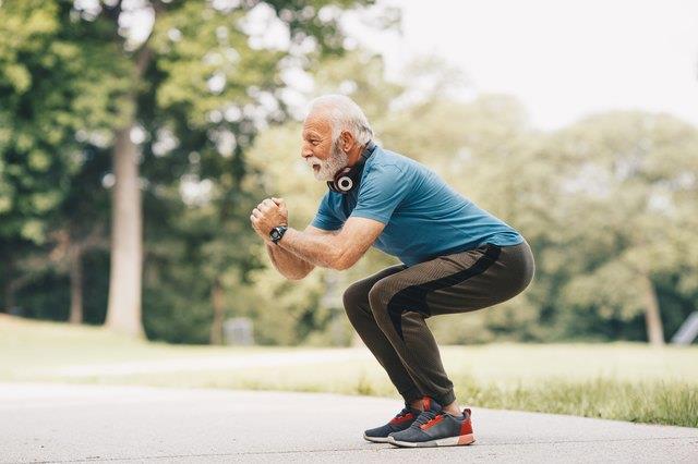 12 Esercizi Essenziali Per La Parte Inferiore Del Corpo Per I Tuoi Anni 50 60 70 E Oltre Raggiungi I Tuoi Obiettivi Di Salute Con Strumenti Pratici Di Cibo E Fitness