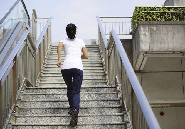 Quais São Os Benefícios De Saúde De Subir Escadas Atinja Seus Objetivos De Saúde Com