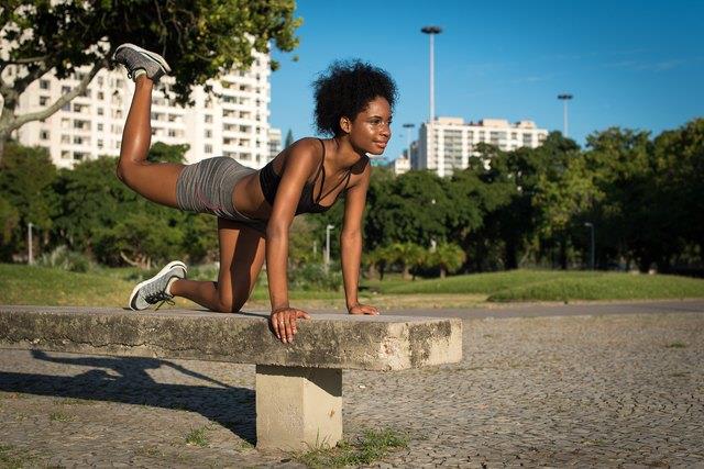 Probieren Sie das 10×10 Butt Workout aus, um Ihre Gesäßmuskeln in Minuten zu formen Probieren Sie das 10×10 Butt Workout aus, um Ihre Gesäßmuskeln in Minuten zu formen