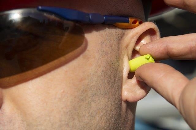 Mengapa pendengaran anda menjadi lebih teruk ketika anda berumur dan apa yang harus dilakukan mengenainya