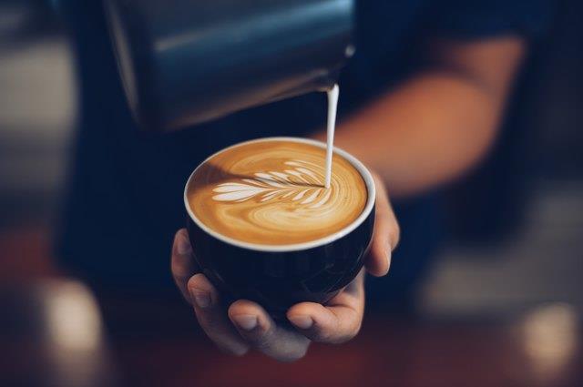 3 sebab mengapa kopi mungkin menyebabkan jerawat, dan apa yang perlu dilakukan mengenainya