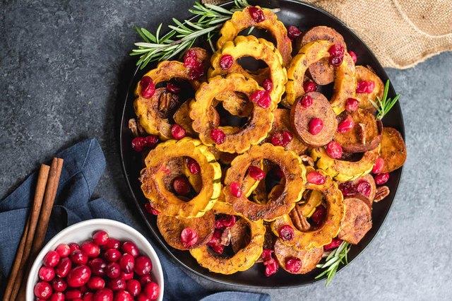 Wie man Delicata-Kürbis in 5 nährstoffdichte Herbstgerichte verwandelt Wie man Delicata-Kürbis in 5 nährstoffdichte Herbstgerichte verwandelt