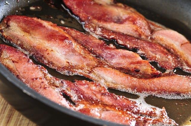 Wie man gekochten Speck entwässert Wie man gekochten Speck entwässert
