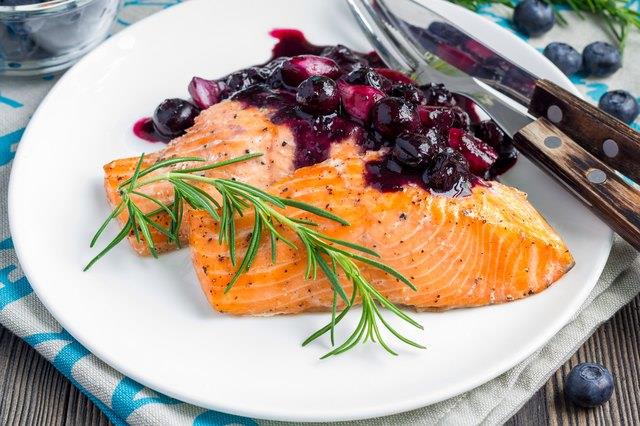 Wie man eine Schachtel Blaubeeren in 6 herzhafte Abendessen verwandelt, die reich an Antioxidantien sind Wie man eine Schachtel Blaubeeren in 6 herzhafte Abendessen verwandelt, die reich an Antioxidantien sind