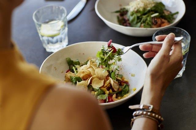 Salat kann Ihnen beim Abnehmen helfen – es sei denn, Sie machen diese 8 Fehler Salat kann Ihnen beim Abnehmen helfen – es sei denn, Sie machen diese 8 Fehler