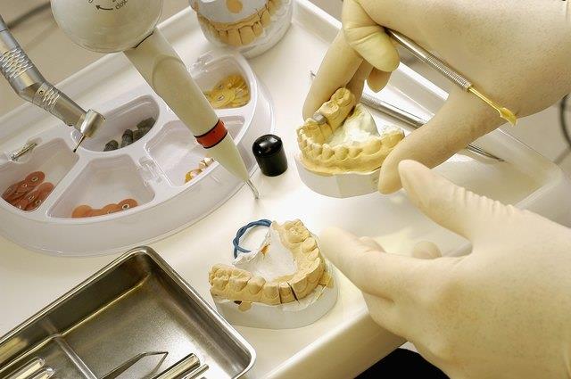 Nebenwirkungen von Zahnkronen und Vollmundrekonstruktion Nebenwirkungen von Zahnkronen und Vollmundrekonstruktion