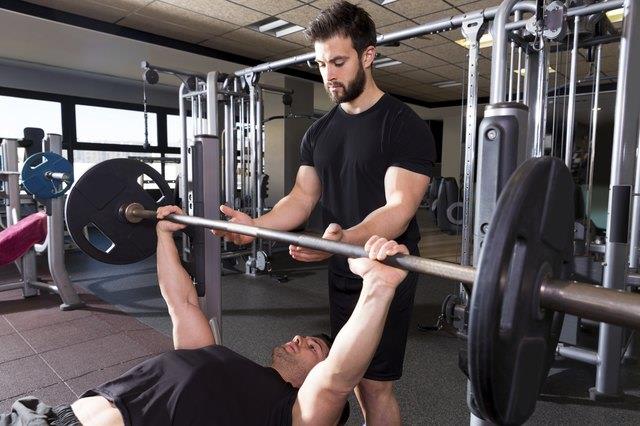 Welche Körperteile sollte ich im Fitnessstudio zusammenarbeiten? Welche Körperteile sollte ich im Fitnessstudio zusammenarbeiten?