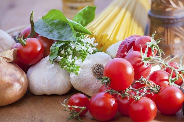 So kochen Sie Spaghetti-Sauce mit frischen Kräutern So kochen Sie Spaghetti-Sauce mit frischen Kräutern