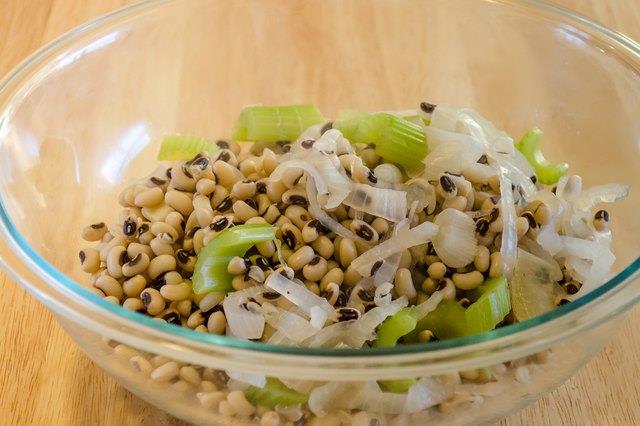 Wie man Black-eyed Peas unter Druck kocht Wie man Black-eyed Peas unter Druck kocht
