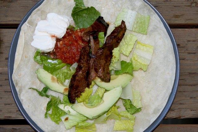 Wie man Fajita-Fleisch auf dem Herd kocht Wie man Fajita-Fleisch auf dem Herd kocht
