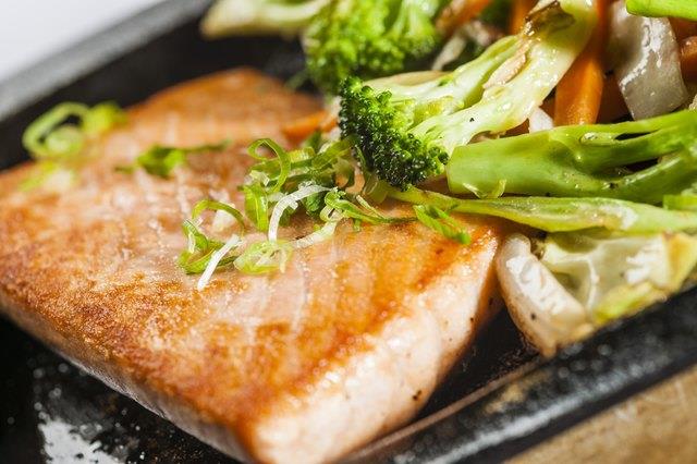 Wie man Thunfisch brät Wie man Thunfisch brät