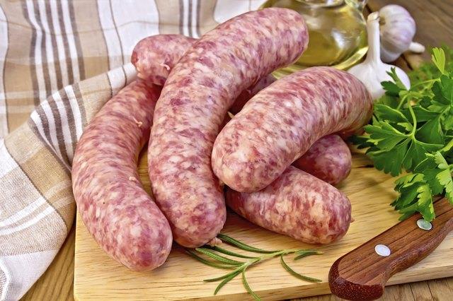 Wie man eine Bratwurst im Ofen kocht Wie man eine Bratwurst im Ofen kocht