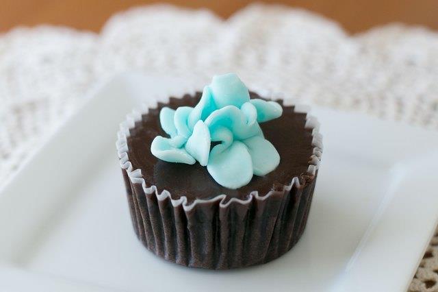 Wie man Cupcakes für den nächsten Tag feucht hält Wie man Cupcakes für den nächsten Tag feucht hält