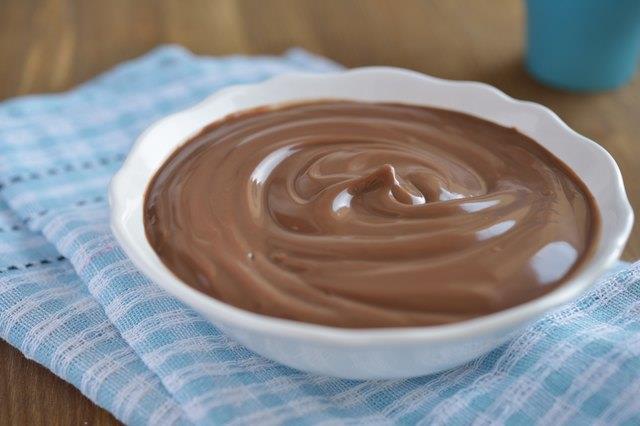 Wie man Pudding ohne Mehl oder Maisstärke verdickt Wie man Pudding ohne Mehl oder Maisstärke verdickt