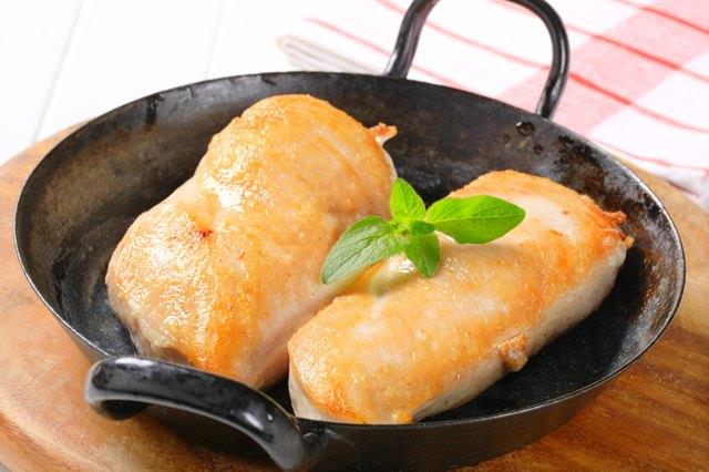 So kochen Sie ein Hähnchenfilet in einer Pfanne So kochen Sie ein Hähnchenfilet in einer Pfanne