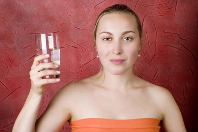 Salzwasser trinken bei Nebennierenermüdung Salzwasser trinken bei Nebennierenermüdung