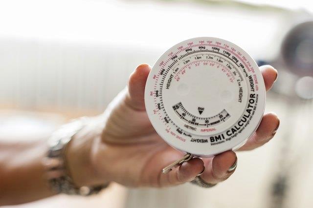 So berechnen Sie den genauen BMI für einen großen Frame So berechnen Sie den genauen BMI für einen großen Frame