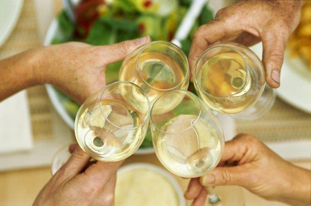 Adakah Minum Anggur Putih Membantu Anda Kurangkan Berat?